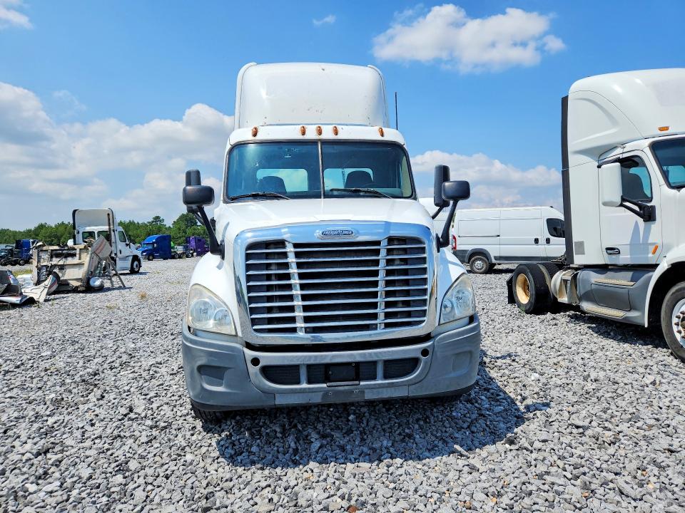 Продажа на аукционе авто 2015 Freightliner Cascadia, vin: 1FUBGEDV5FLGH4778, номер лота: 61965306