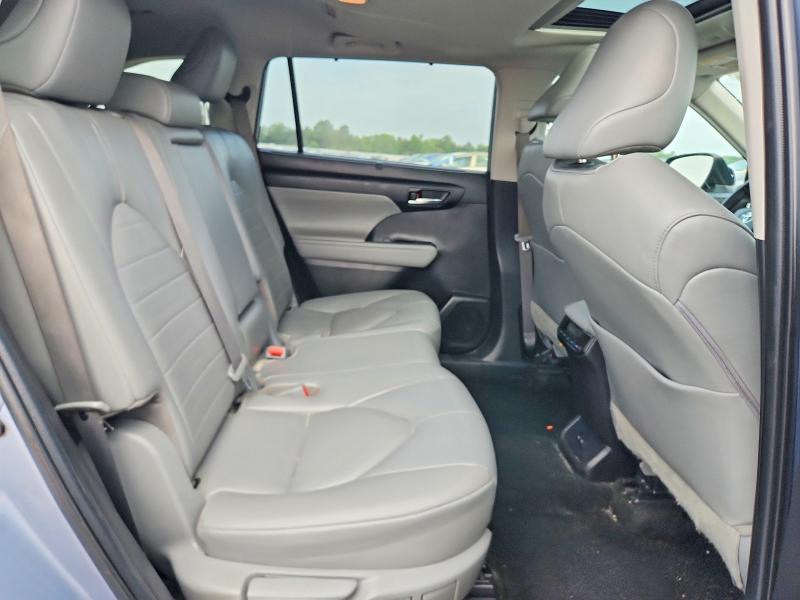 Продаж на аукціоні авто 2022 Toyota Highlander, vin: 5TDGZRBH0NS245770, номер лоту: 61055376