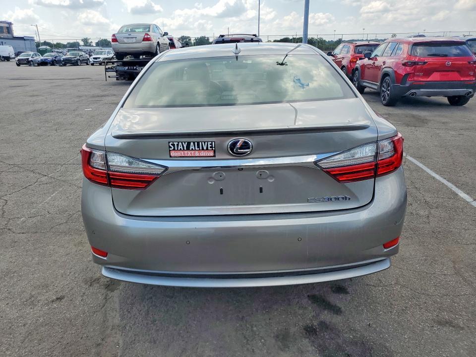 60742946 :رقم المزاد ، JTHBW1GGXJ2181130 vin ، 2018 Lexus Es مزاد بيع