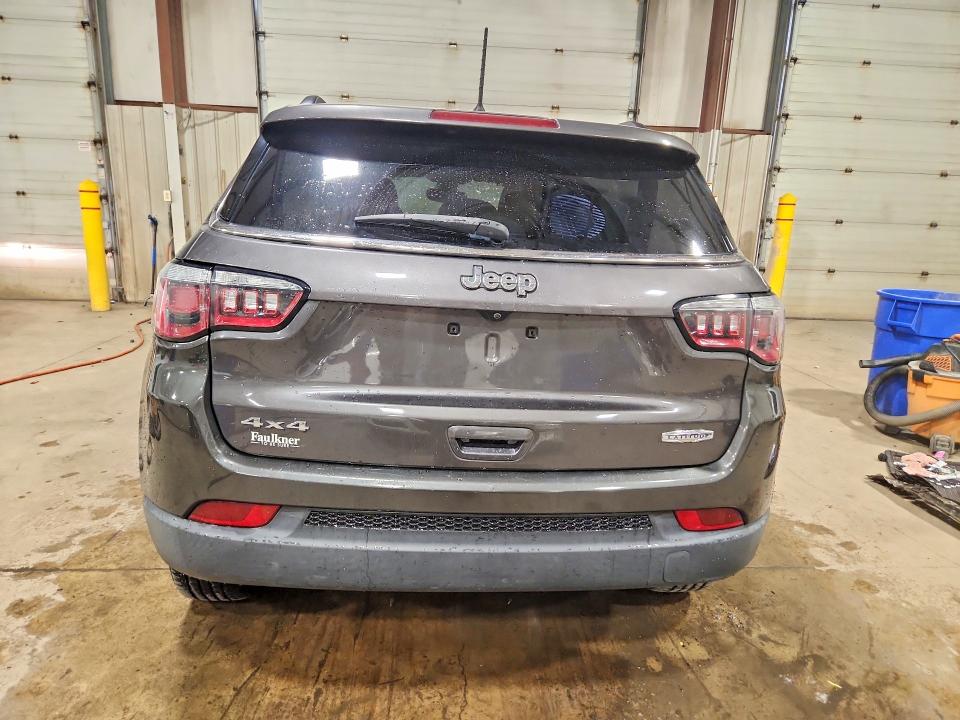 2018 Jeep Compass მანქანა იყიდება აუქციონზე, vin: 3C4NJDBB4JT457360, აუქციონის ნომერი: 61084986