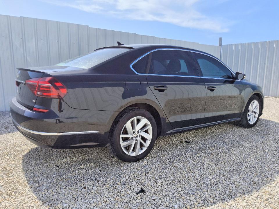 61229216 :رقم المزاد ، 1VWBA7A38JC029394 vin ، 2018 Volkswagen Passat مزاد بيع