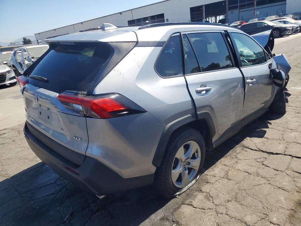 Продажа на аукционе авто 2021 Toyota Rav4, vin: 2T3W1RFV2MC133053, номер лота: 60707316