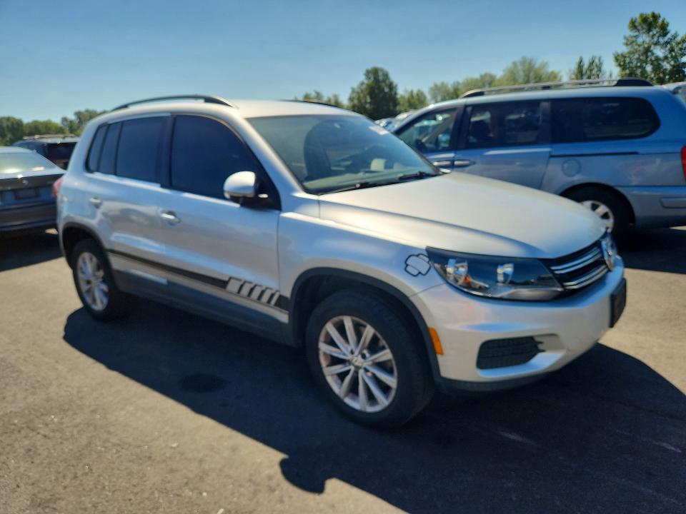 62689356 :رقم المزاد ، WVGBV7AX2HK051719 vin ، 2017 Volkswagen Tiguan مزاد بيع