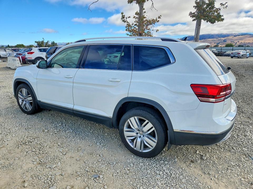 61877696 :رقم المزاد ، 1V2NR2CA0JC577623 vin ، 2018 Volkswagen Atlas مزاد بيع