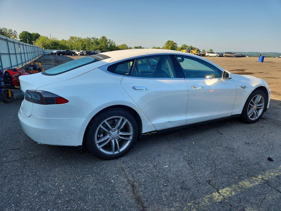 2013 Tesla Model S მანქანა იყიდება აუქციონზე, vin: 5YJSA1CG3DFP03636, აუქციონის ნომერი: 62795096