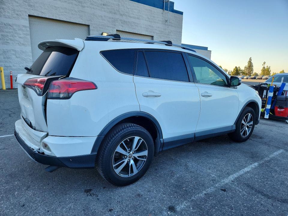 Aukcja sprzedaży 2018 Toyota Rav4, vin: JTMWFREV7JJ732171, numer aukcji: 59645246