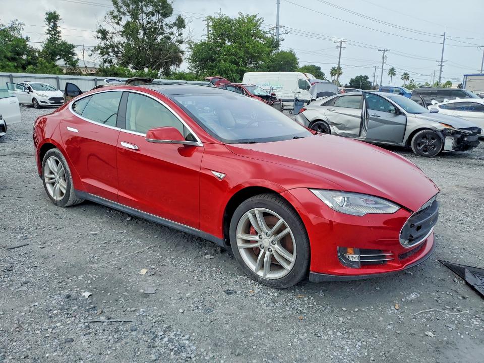 2014 Tesla Model S მანქანა იყიდება აუქციონზე, vin: 5YJSA1S16EFP50626, აუქციონის ნომერი: 62788856
