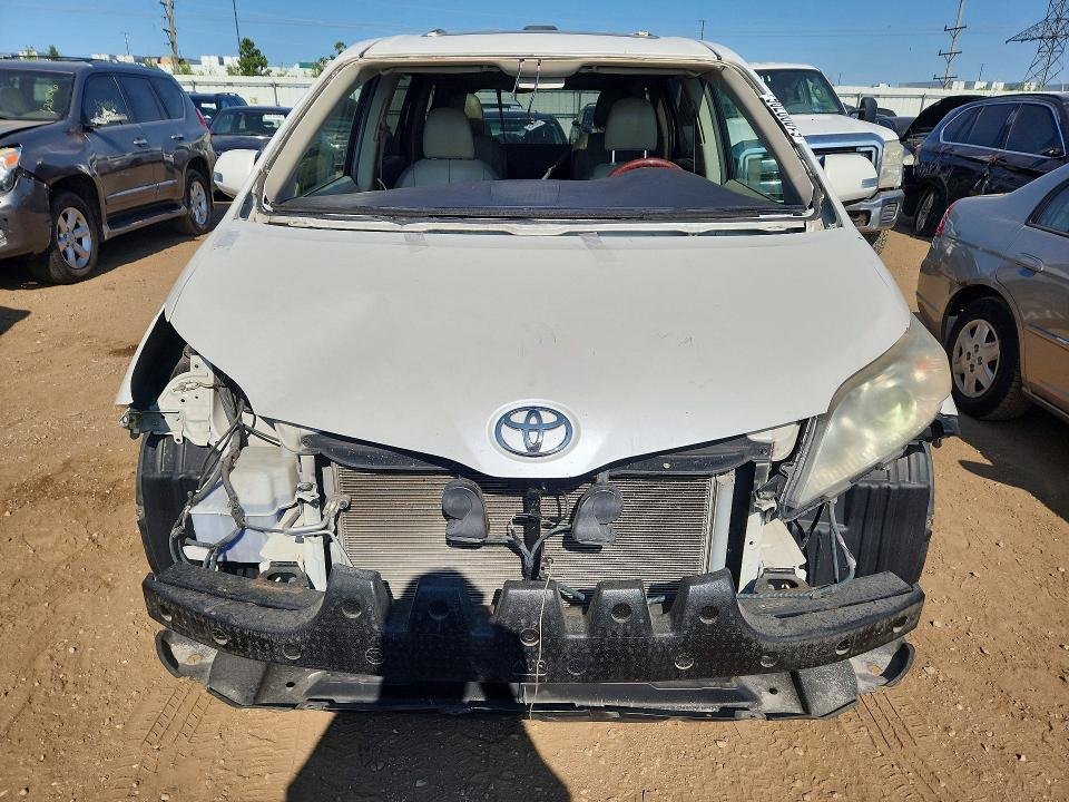 61900706 :رقم المزاد ، 5TDYK3DC6ES491634 vin ، 2014 Toyota Sienna مزاد بيع