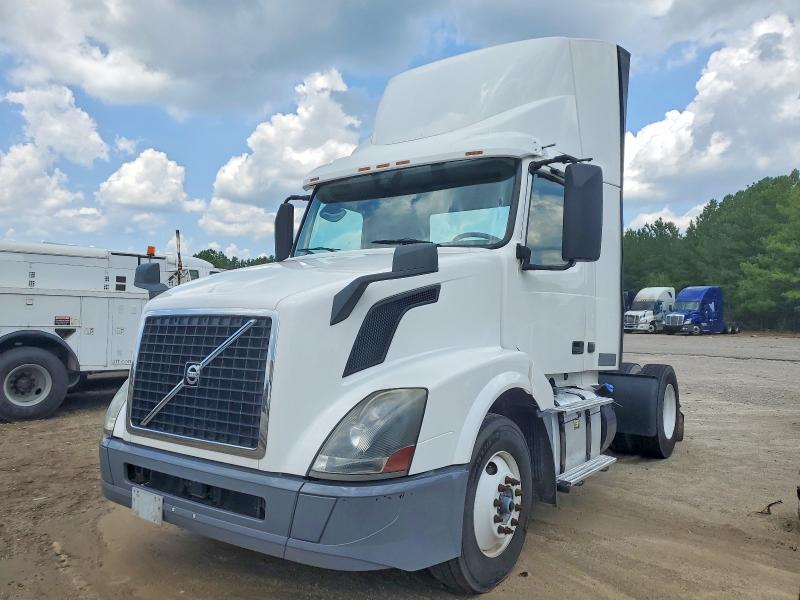 2018 Volvo Vnl მანქანა იყიდება აუქციონზე, vin: 4V4N39TG2JN892710, აუქციონის ნომერი: 57903766