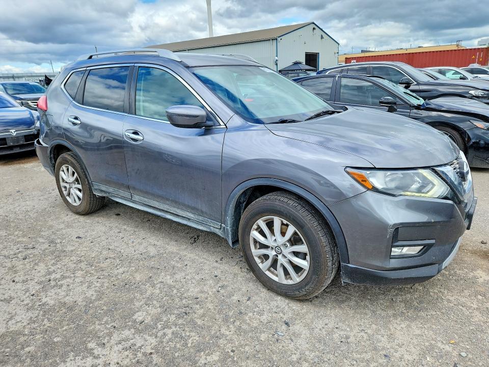 61786906 :رقم المزاد ، 5N1AT2MV7HC821163 vin ، 2017 Nissan Rogue مزاد بيع