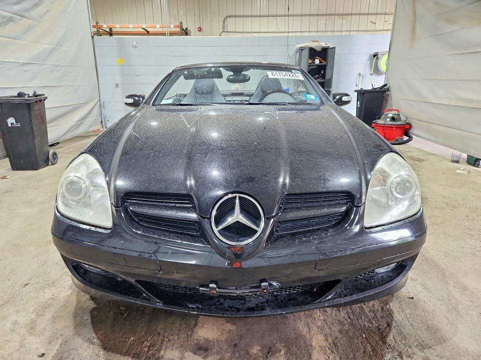 61754226 :رقم المزاد ، WDBWK56F05F034410 vin ، 2005 Mercedes-benz Slk مزاد بيع