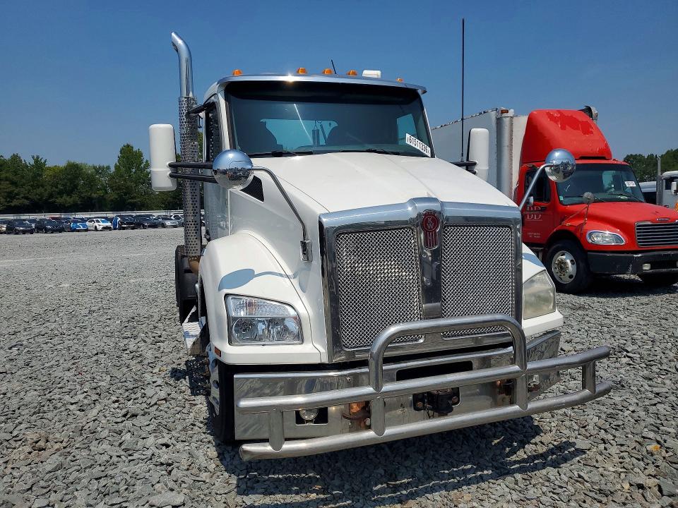 61511336 :رقم المزاد ، 1XKZDP9X5LJ396806 vin ، 2020 Kenworth Construction مزاد بيع