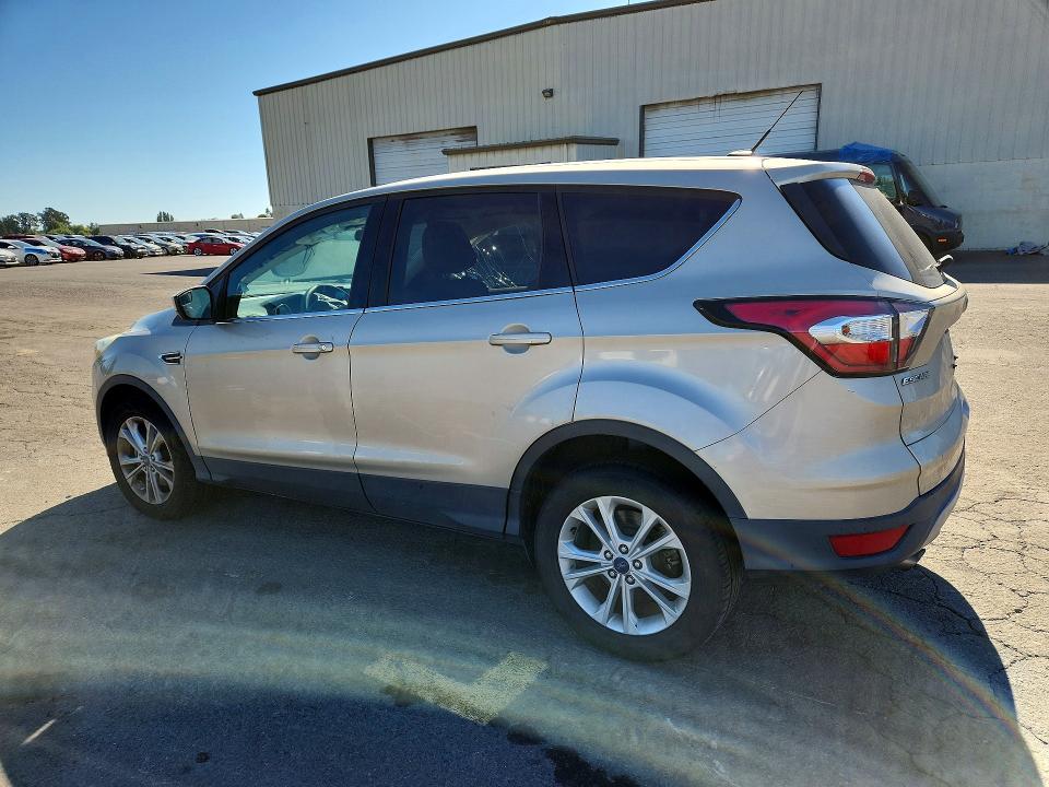 61387036 :رقم المزاد ، 1FMCU9GD5HUE24093 vin ، 2017 Ford Escape مزاد بيع