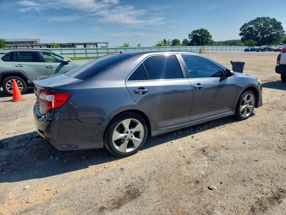 57572046 :رقم المزاد ، 4T1BK1FK2CU014640 vin ، 2012 Toyota Camry مزاد بيع