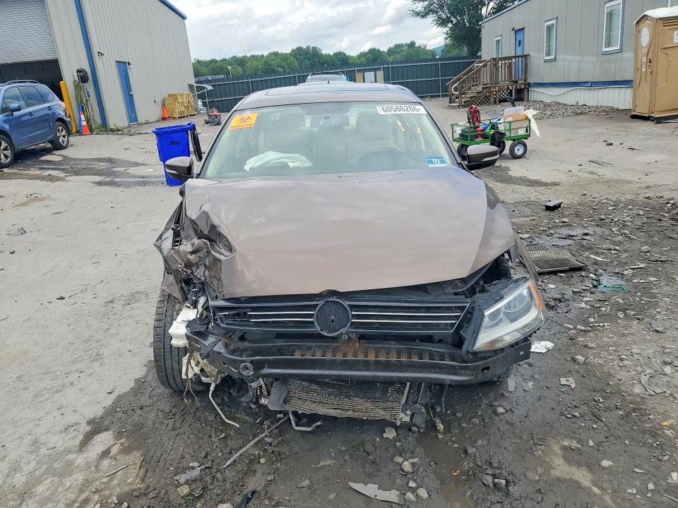60586286 :رقم المزاد ، 3VWGZ7AJ6BM373531 vin ، 2011 Volkswagen Jetta مزاد بيع