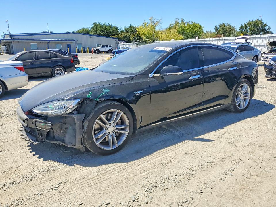 2015 Tesla Model S მანქანა იყიდება აუქციონზე, vin: 5YJSA1E15FF105687, აუქციონის ნომერი: 63193556