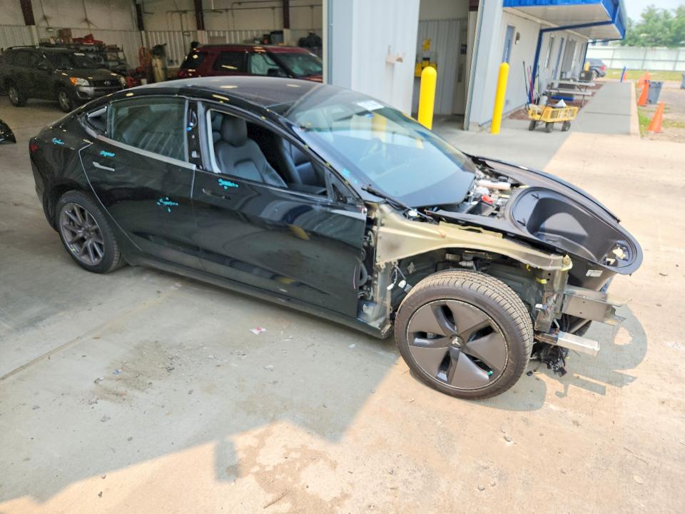 61427066 :رقم المزاد ، 5YJ3E1EB1JF127213 vin ، 2018 Tesla Model 3 مزاد بيع