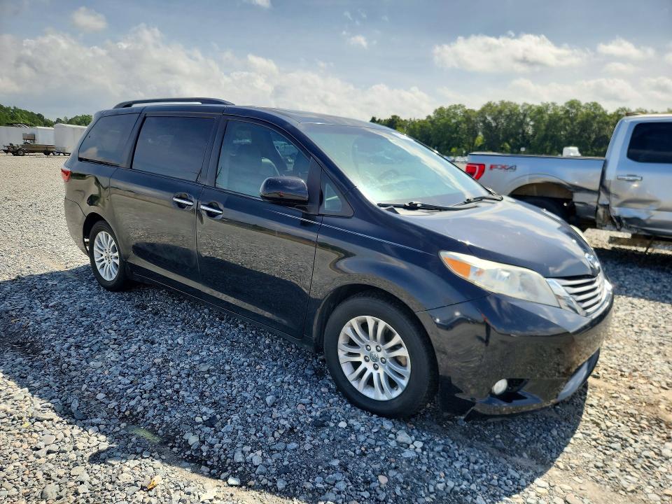 60761716 :رقم المزاد ، 5TDYK3DC3GS729958 vin ، 2016 Toyota Sienna مزاد بيع