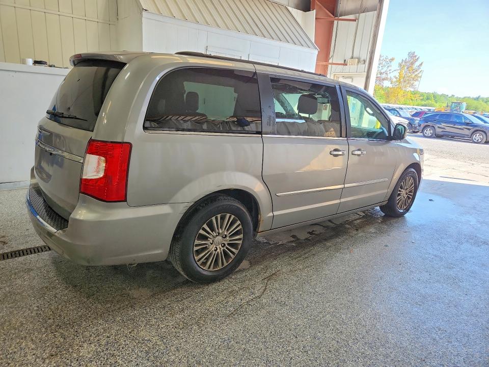 61615006 :رقم المزاد ، 2C4RC1CG2FR646295 vin ، 2015 Chrysler Town & Country مزاد بيع