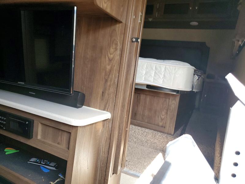 Продаж на аукціоні авто 2017 Rockwood Travel, vin: 4X4FRLD22HZ148634, номер лоту: 58216836