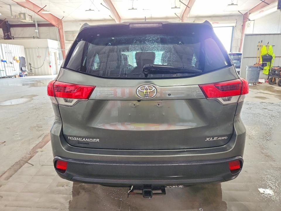 2019 Toyota Highlander მანქანა იყიდება აუქციონზე, vin: 5TDJZRFH7KS979592, აუქციონის ნომერი: 60074496