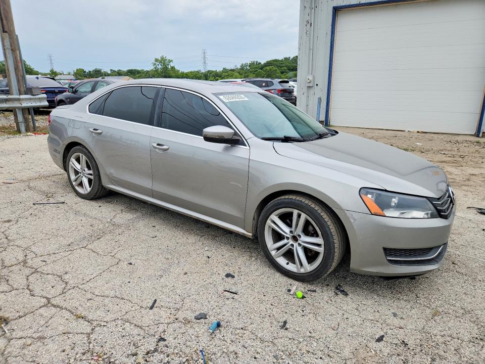63569206 :رقم المزاد ، 1VWBS7A31EC053328 vin ، 2014 Volkswagen Passat مزاد بيع