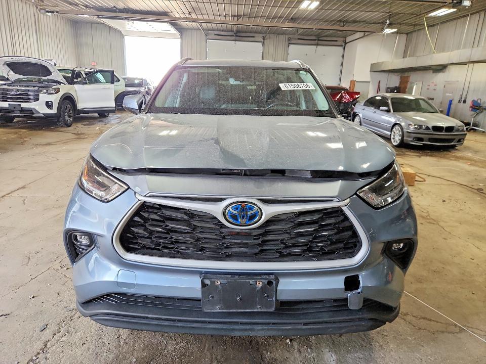 61508706 :رقم المزاد ، 5TDGBRCH4MS066049 vin ، 2021 Toyota Highlander مزاد بيع