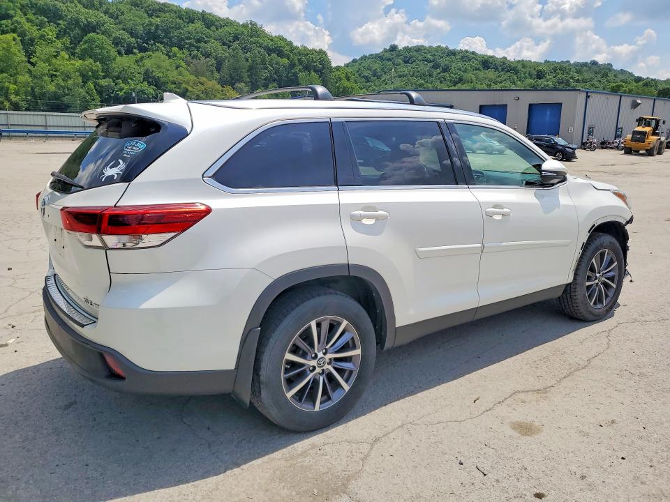 2019 Toyota Highlander მანქანა იყიდება აუქციონზე, vin: 5TDJZRFH9KS567951, აუქციონის ნომერი: 60924866