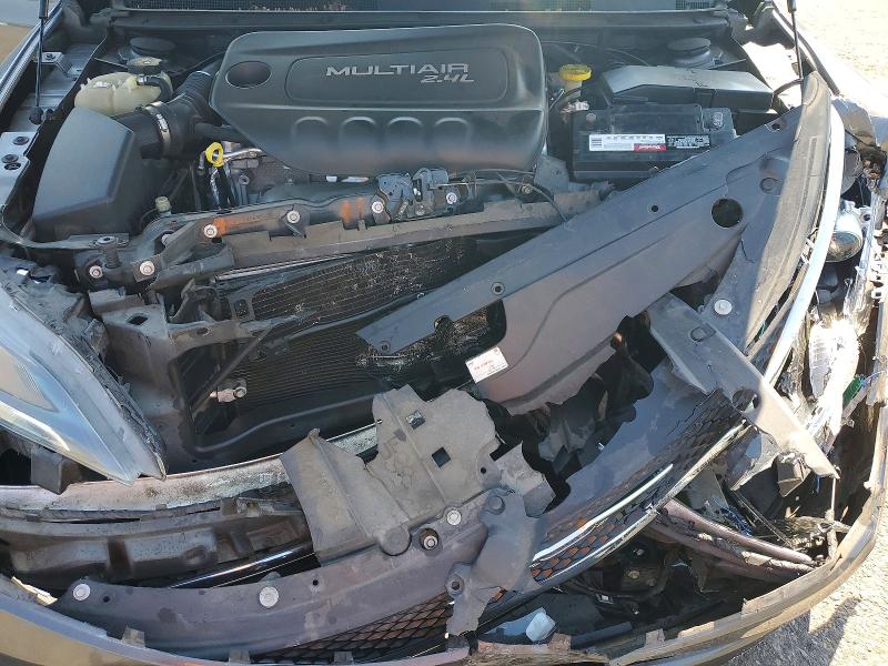 60715586 :رقم المزاد ، 1C3CCCAB2GN166690 vin ، 2016 Chrysler 200 مزاد بيع