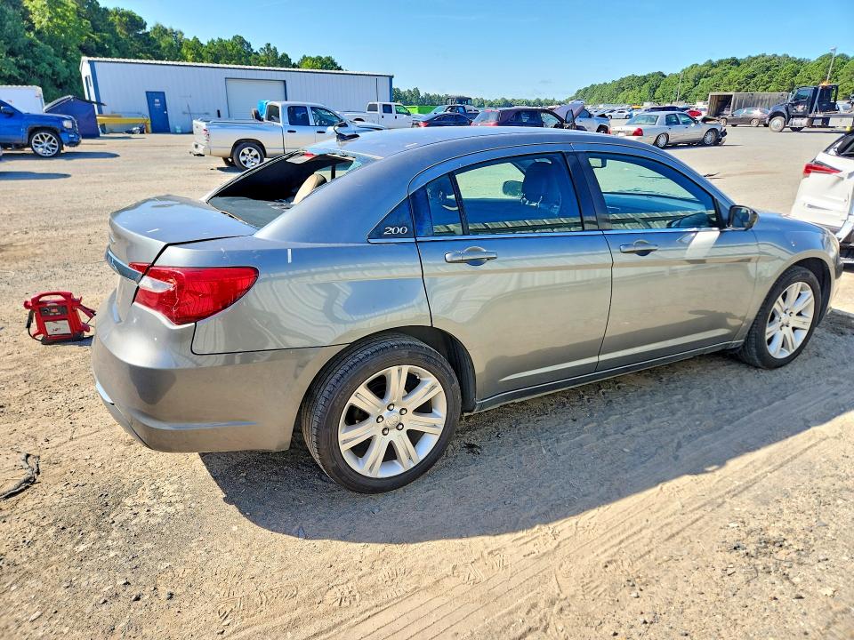 60268876 :رقم المزاد ، 1C3BC1FB1BN602513 vin ، 2011 Chrysler 200 مزاد بيع