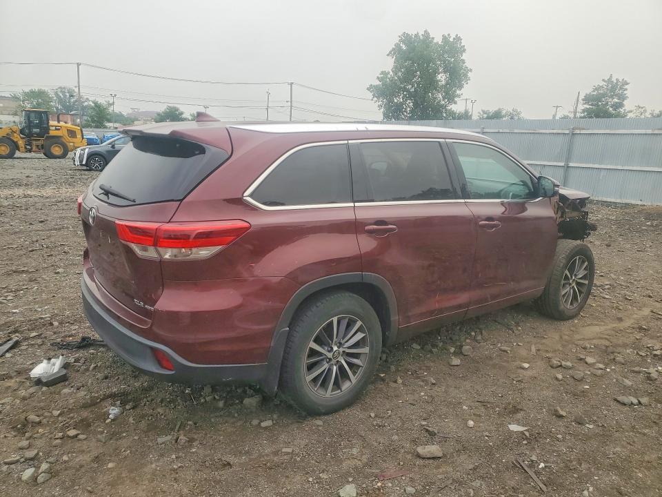 60472646 :رقم المزاد ، 5TDJZRFH7HS442567 vin ، 2017 Toyota Highlander مزاد بيع
