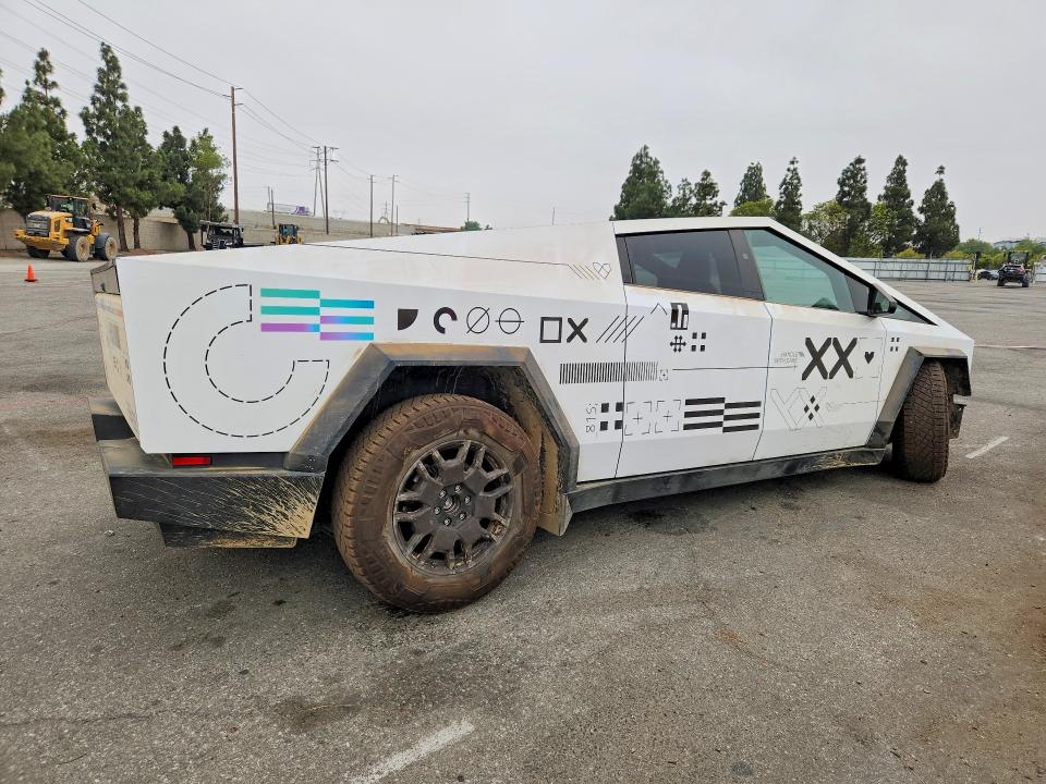 59649206 :رقم المزاد ، 7G2CEHEE2RA037271 vin ، 2024 Tesla Cybertruck مزاد بيع
