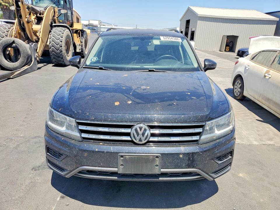 62954386 :رقم المزاد ، 3VV2B7AX6MM064409 vin ، 2021 Volkswagen Tiguan مزاد بيع