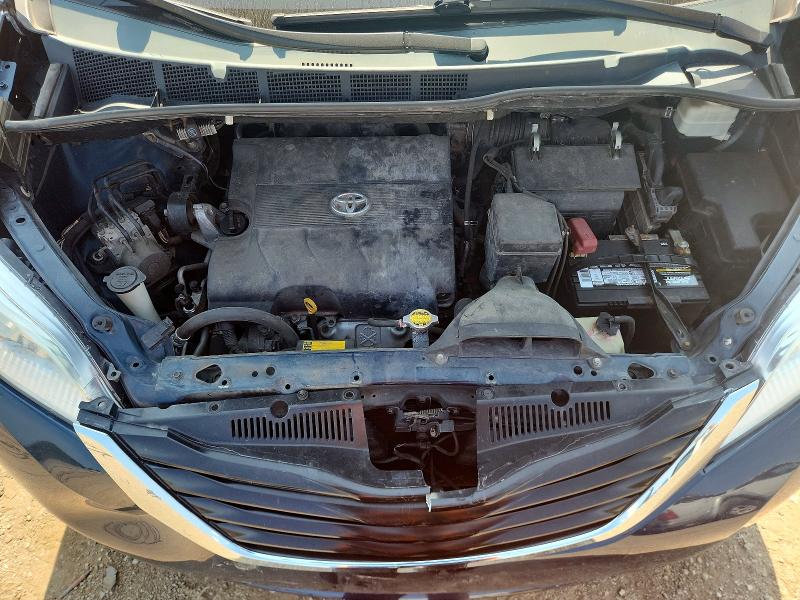 61046296 :رقم المزاد ، 5TDKK3DC7CS225526 vin ، 2012 Toyota Sienna مزاد بيع