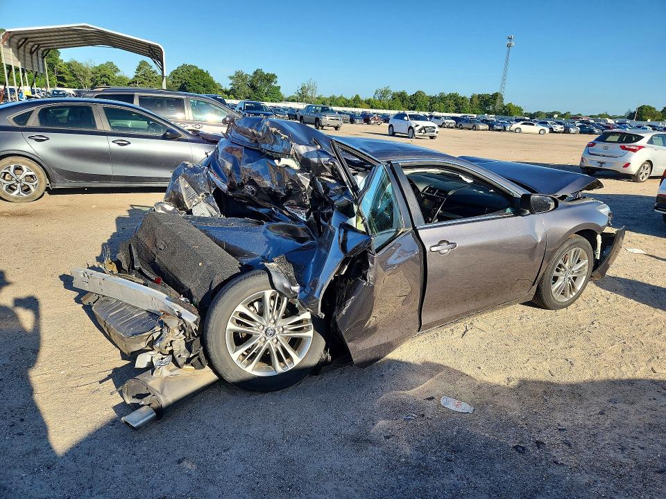 61610756 :رقم المزاد ، 4T1BF1FK9HU396581 vin ، 2017 Toyota Camry مزاد بيع