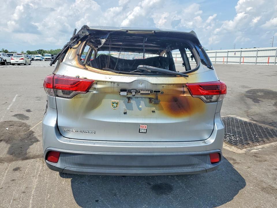 2018 Toyota Highlander მანქანა იყიდება აუქციონზე, vin: 5TDZARFH2JS040696, აუქციონის ნომერი: 63498056