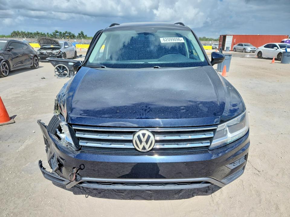 62099096 :رقم المزاد ، 3VV3B7AX6JM088399 vin ، 2018 Volkswagen Tiguan مزاد بيع