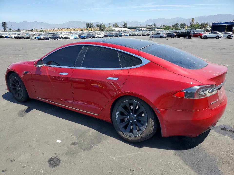 61414956 :رقم المزاد ، 5YJSA1E27JF281321 vin ، 2018 Tesla Model S مزاد بيع