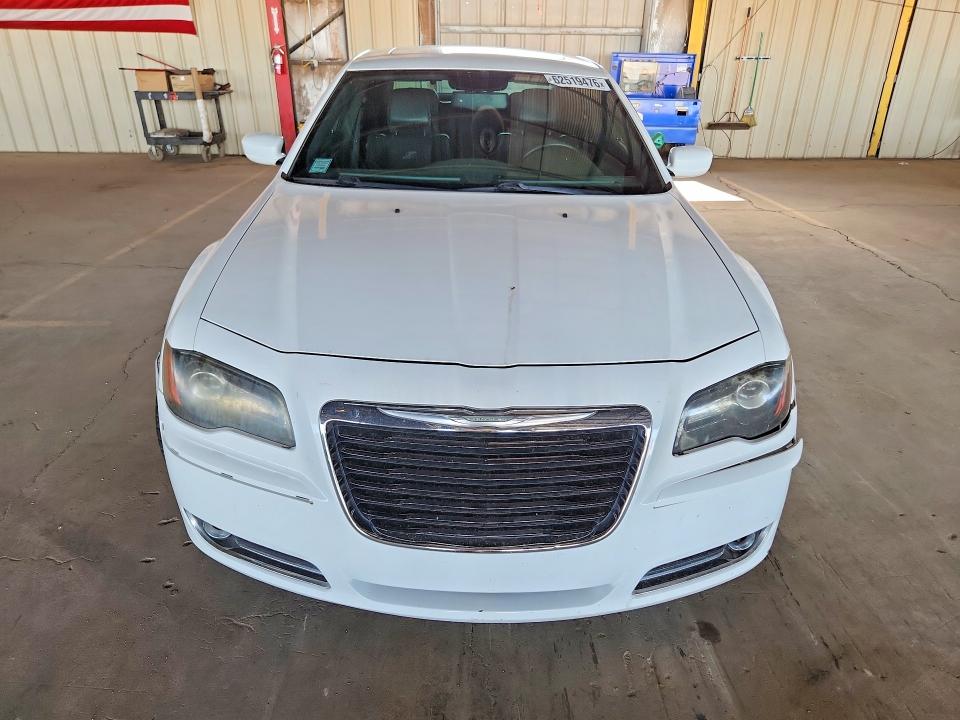 2013 Chrysler 300 მანქანა იყიდება აუქციონზე, vin: 2C3CCABG5DH593915, აუქციონის ნომერი: 62519476