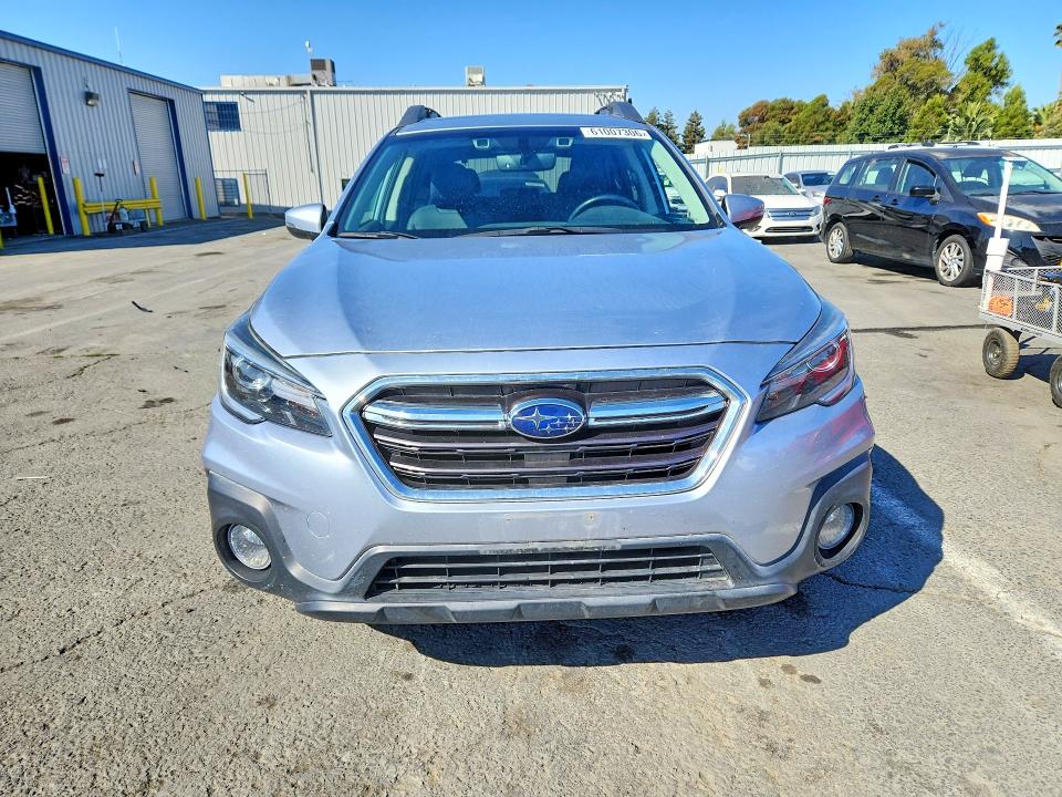 61007306 :رقم المزاد ، 4S4BSANC8J3239058 vin ، 2018 Subaru Outback مزاد بيع