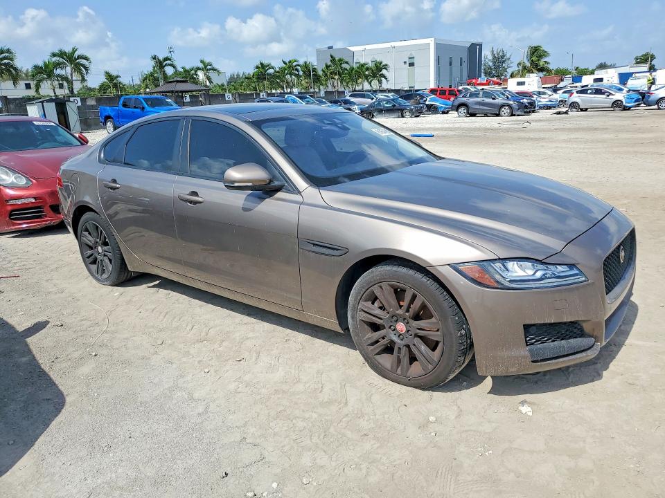 Продажа на аукционе авто 2017 Jaguar Xf, vin: SAJBD4BV0HCY32964, номер лота: 61854396