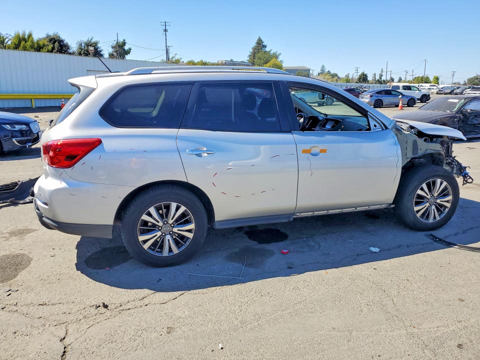 Продажа на аукционе авто 2017 Nissan Pathfinder, vin: 5N1DR2MN1HC608544, номер лота: 60624246