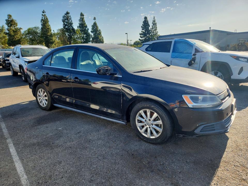 61159826 :رقم المزاد ، 3VW637AJ9EM210048 vin ، 2014 Volkswagen Jetta مزاد بيع