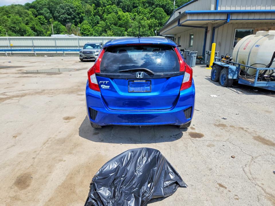 60120546 :رقم المزاد ، 3HGGK5H52FM758421 vin ، 2015 Honda Fit مزاد بيع