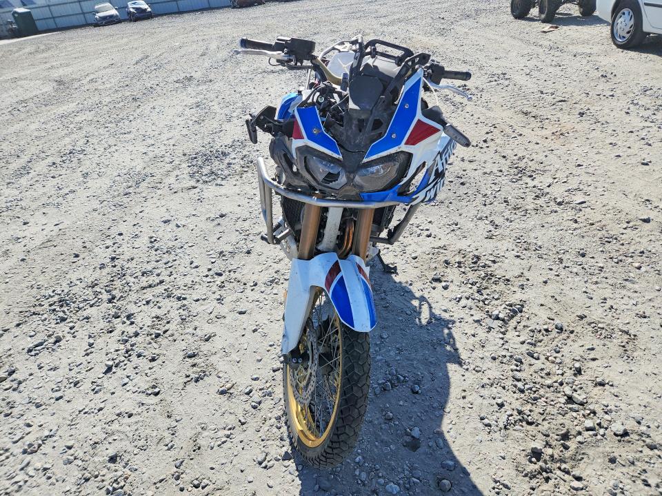 60316116 :رقم المزاد ، JH2SD0445JK200685 vin ، 2018 Honda Crf1000 مزاد بيع