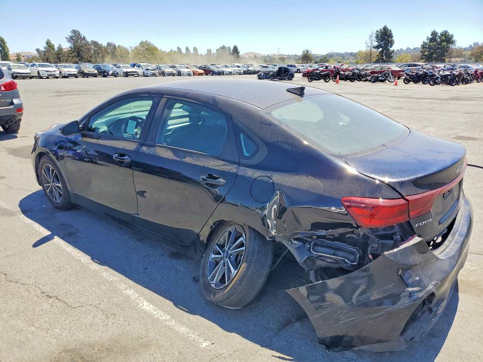 2023 Kia Forte მანქანა იყიდება აუქციონზე, vin: 3KPF24AD7PE552920, აუქციონის ნომერი: 61427936