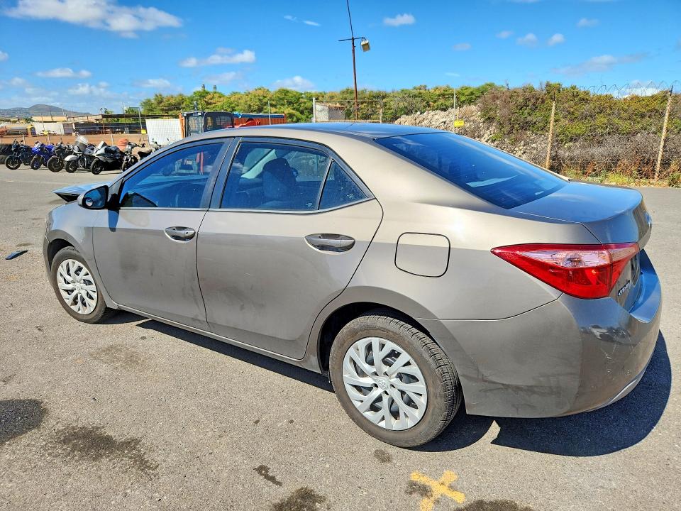 60892866 :رقم المزاد ، 5YFBURHE7JP771645 vin ، 2018 Toyota Corolla مزاد بيع