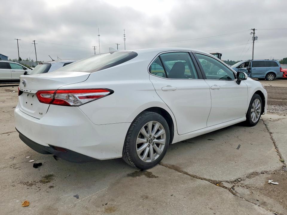 62426986 :رقم المزاد ، 4T1B11HK0KU238682 vin ، 2019 Toyota Camry مزاد بيع