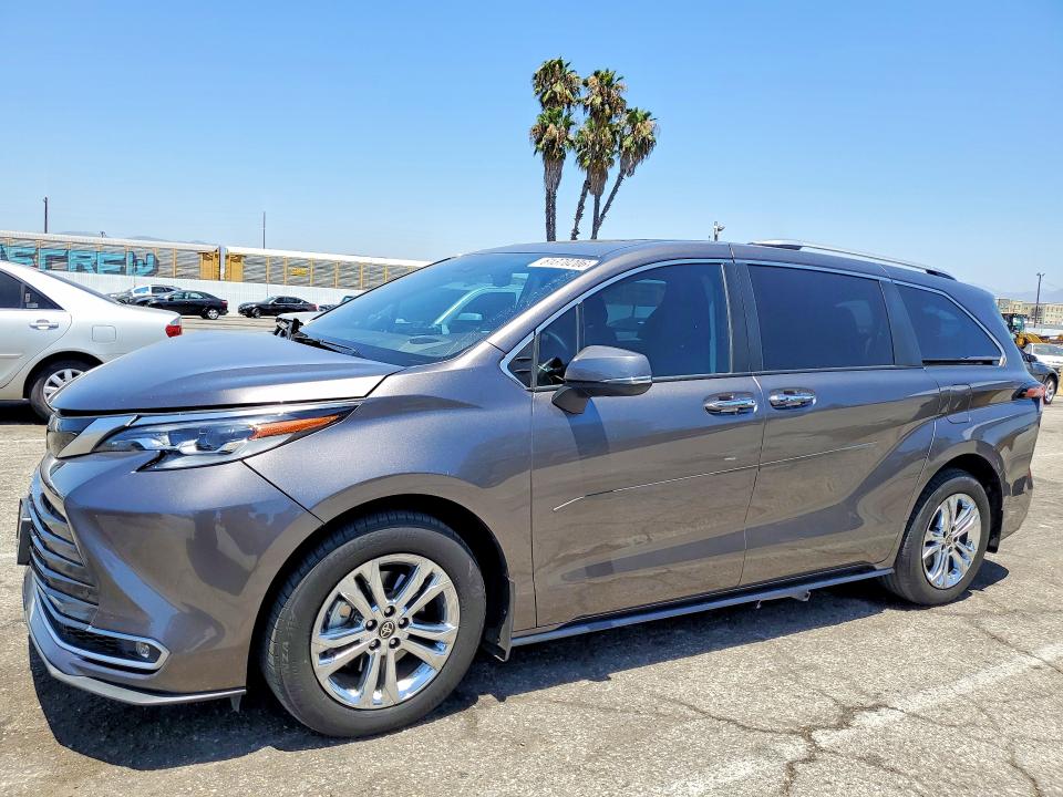 Auction sale of the 2023 Toyota Sienna, vin: 5TDESKFC4PS108013, lot number: 61370206