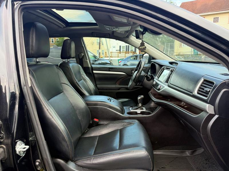 Auction sale of the 2017 Toyota Highlander, vin: 5TDJZRFH6HS371118, lot number: 63611696